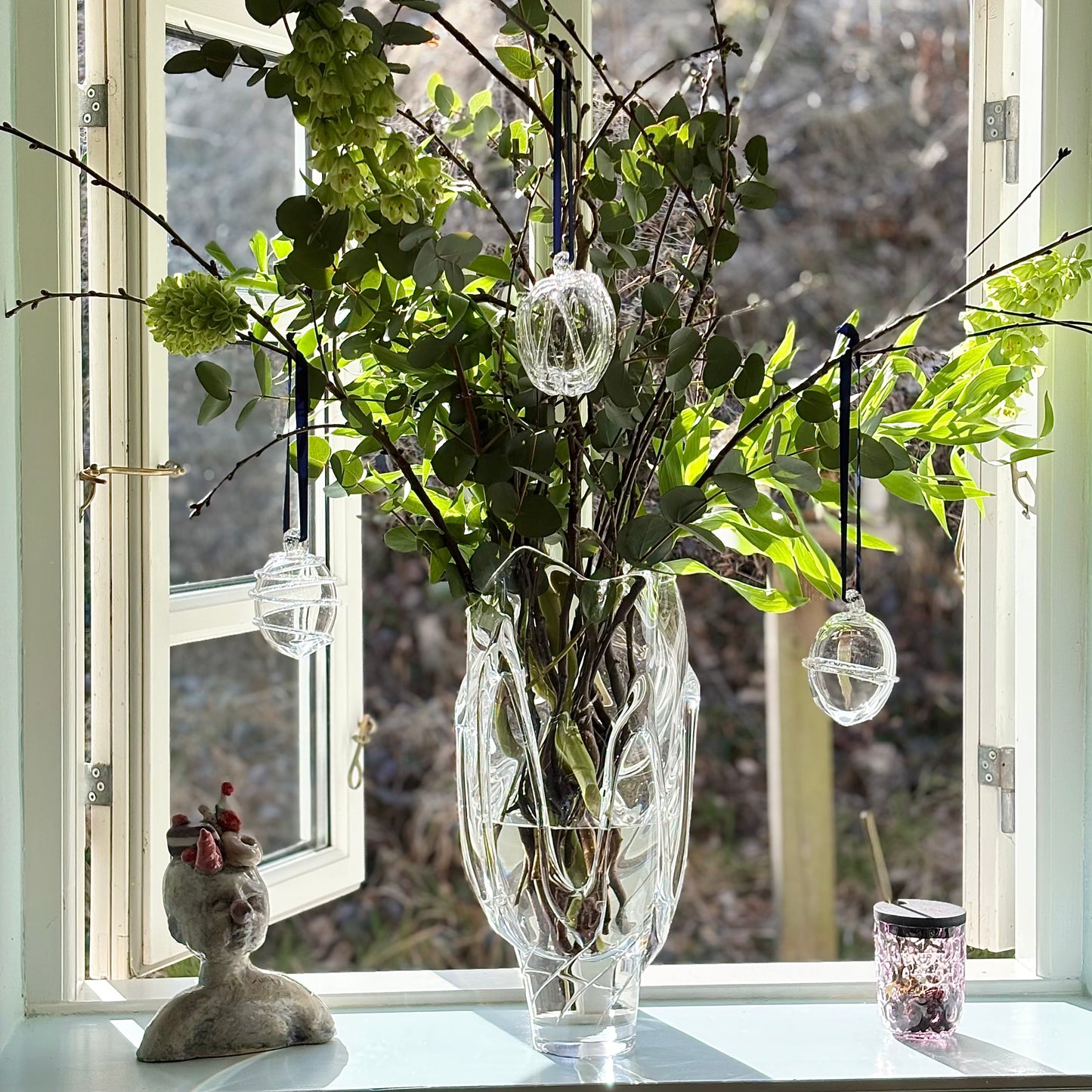 Kodanska Seasons in Glass Easter Egg Clear w. Circle Sand Art DK
